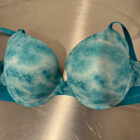 Set of two Pink by Victoria Secret Wear Everywhere Push-up Bras - Picture 2 of 16